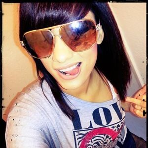 Meet your Posher, Lydia